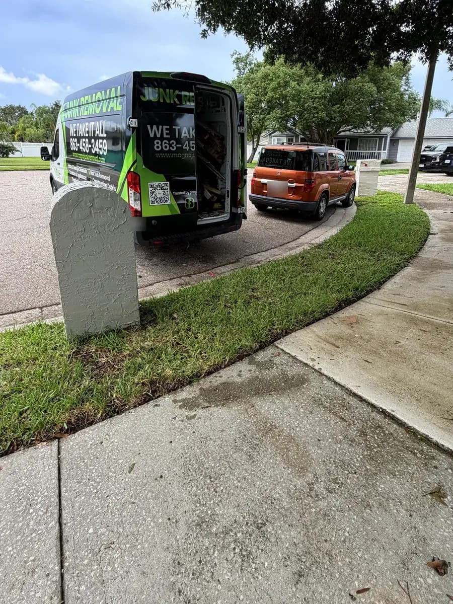 Curbside Pickup in Clermont, FL, after